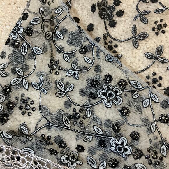 Gray lace floral scarf shawl with fringe, bohemian boho chic fairycore - Picture 2 of 10